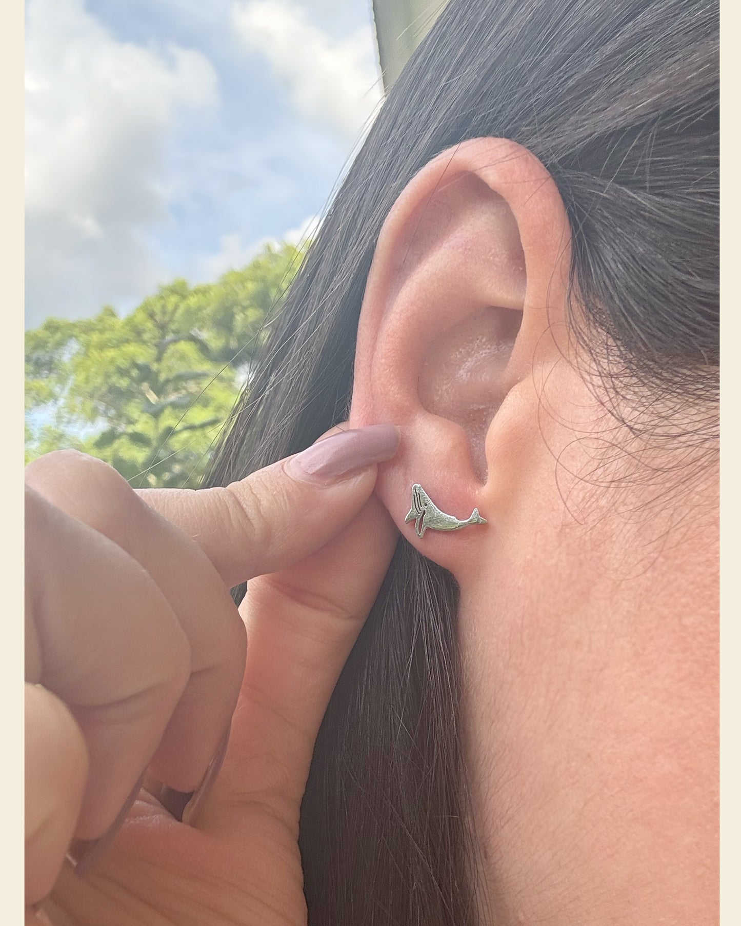 Aretes Mini topitos Ballena Jorobada