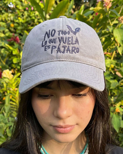Gorra No Todo Lo Que Vuela Es Pájaro | Chiroptera | Murciélagos Casa de Fieras
