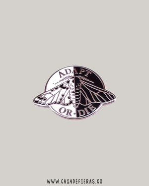 Pin Polilla Adapt or Die | Casa de Fieras